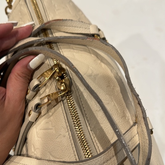 Authentic Louis Vuitton Empriente Lumineuse shoulder bag - Picture 9 of 14